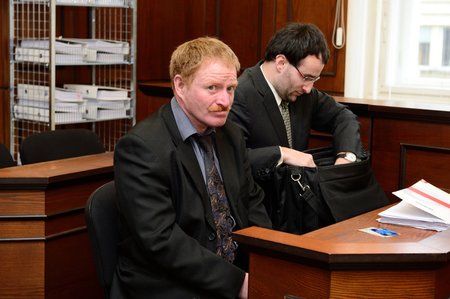 Jan Šafránek (vlevo) se svým právníkem u Obvodního soudu pro Prahu 2