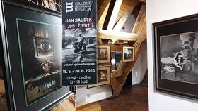 V galerii v Malostranské besedě začala výstava k 85. narozeninám fotografa Jana Saudka.