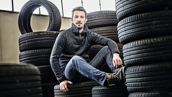 S odborníkem o pneumatikách: Proč pneu z prvovýroby v obchodě nekoupíte