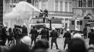 Demonstrace z roku 1989 na unikátních snímcích Jan Šibíka