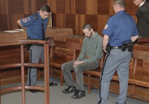 Květen 2017: Soud zvýšil Janu Silovskému, který se chtěl dát k ISIS, trest na šest let.
