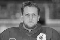 Zlínský hokejista Skácelík zemřel přímo na ledě! Zůstala po něm půlroční dcerka