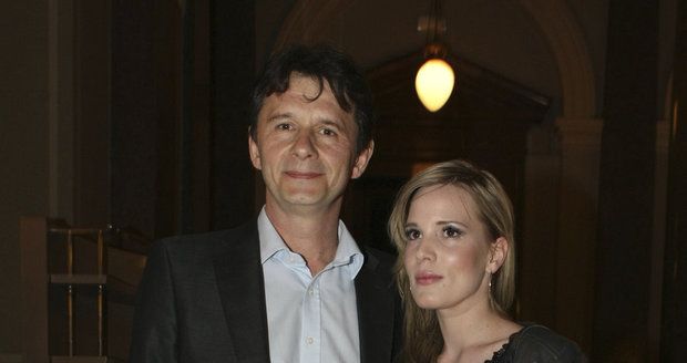 Jan Šťastný s manželkou Bárou, která je o 30 let mladší.