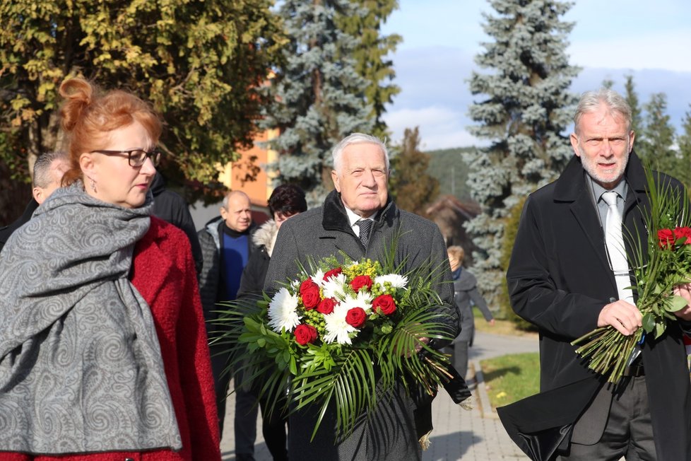 Pohřeb někdejšího československého premiéra Jana Stráského v Prachaticích (18. 11. 2019)