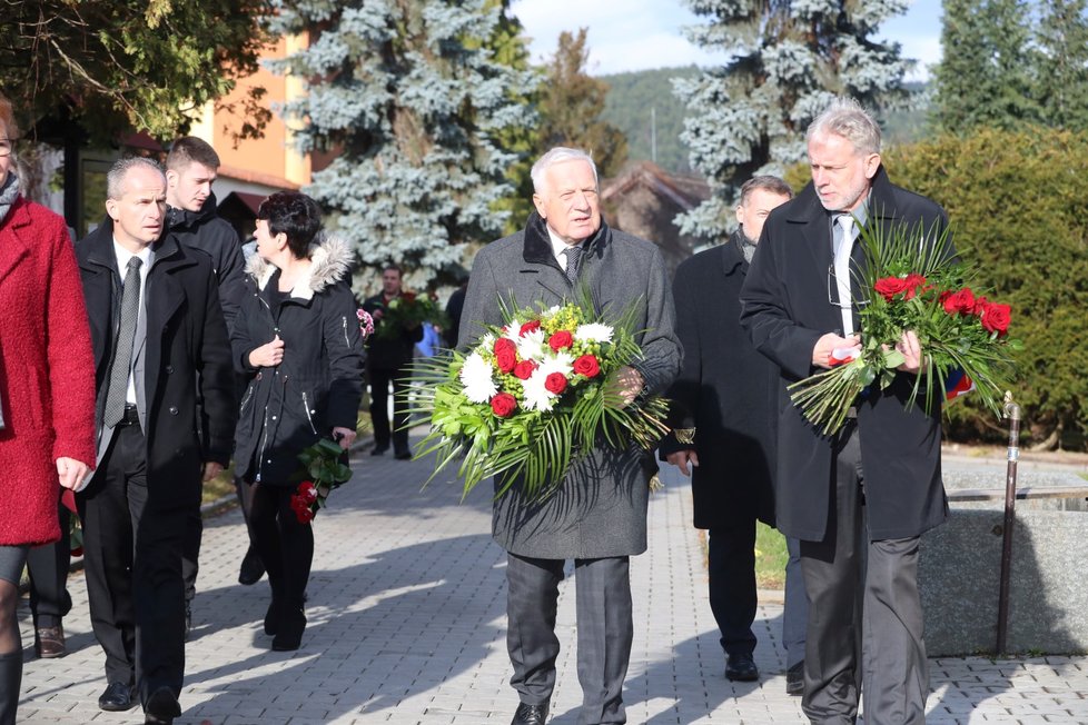 Pohřeb někdejšího československého premiéra Jana Stráského v Prachaticích (18. 11. 2019)