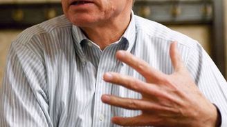Jan Švejnar: Vláda přispěla k nynějšímu růstu, nutné změny pro zvýšení životní úrovně ale neudělala Jan Švejnar: Vláda přispěla k nynějšímu růstu, nutné změny pro zvýšení životní úrovně ale neudělala