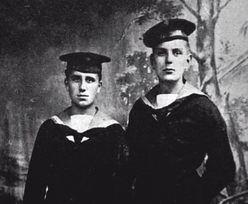 Za první světové války sloužil režisér (vpravo) u rakousko-uherského námořnictva.