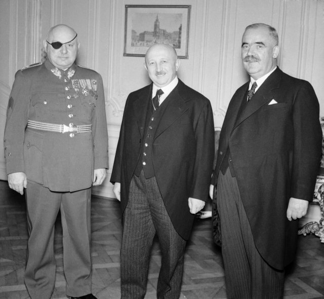 Jan Syrový, Rudolf Beran a ministr vnitra Jan Černý na Pražském hradě 1. prosince 1938.