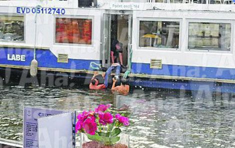 Unikátní snímek ze záchranné akce dvou statečných turistů.