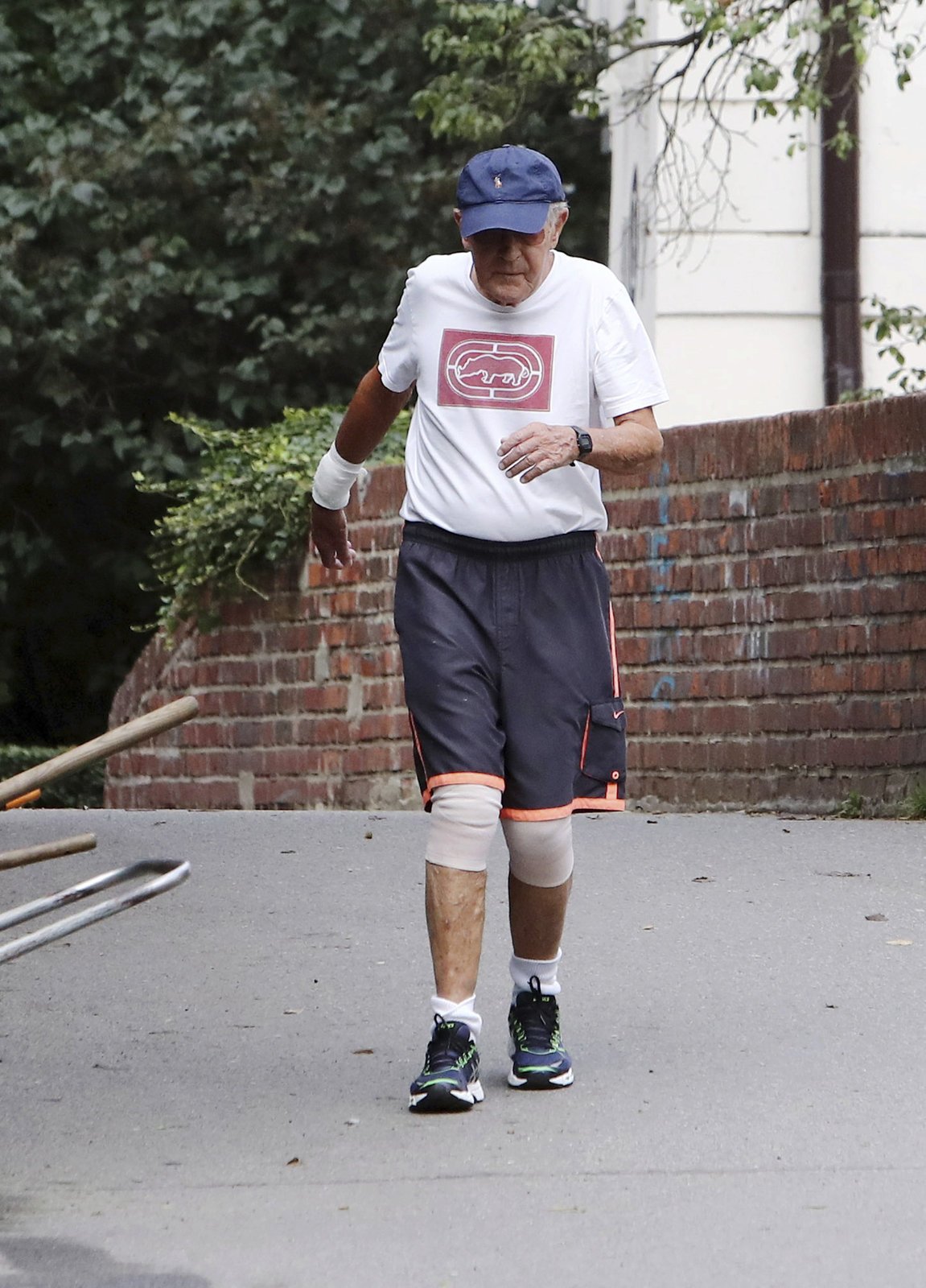 Herec byl vášnivý běžec, nejraději běhal na Kampě nebo po Karlově mostě.