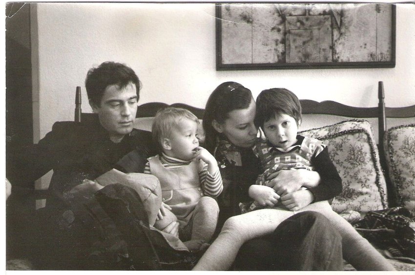 S manželkou Karlou a dcerami Janou a Karlou (vpravo). Když emigrovali, bylo Káje šest let.