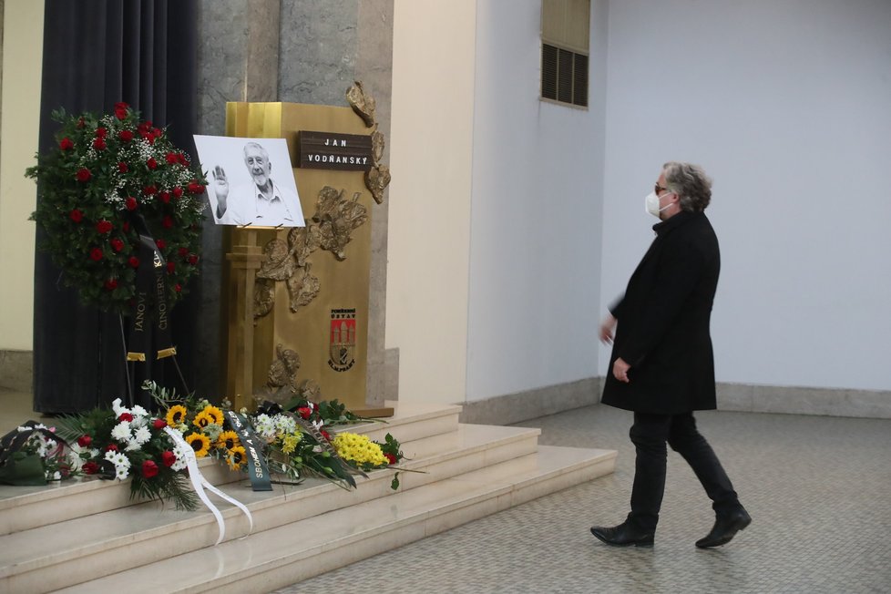 Jan Hřebejk na posledním rozloučení s Janem Vodňanským