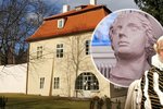 Do Werichovy vily se vrátila replika hlavy sochy Panny Marie z původního Mariánského sloupu.