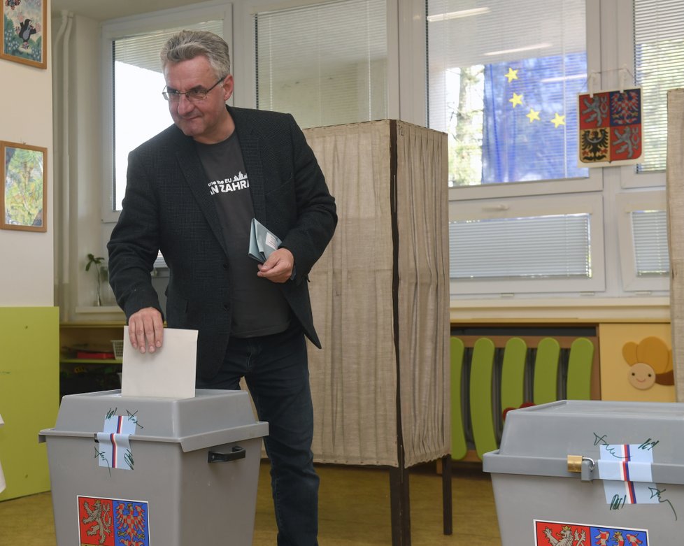 Lídr ODS Jan Zahradil odvolil u eurovoleb (24.5.2019)