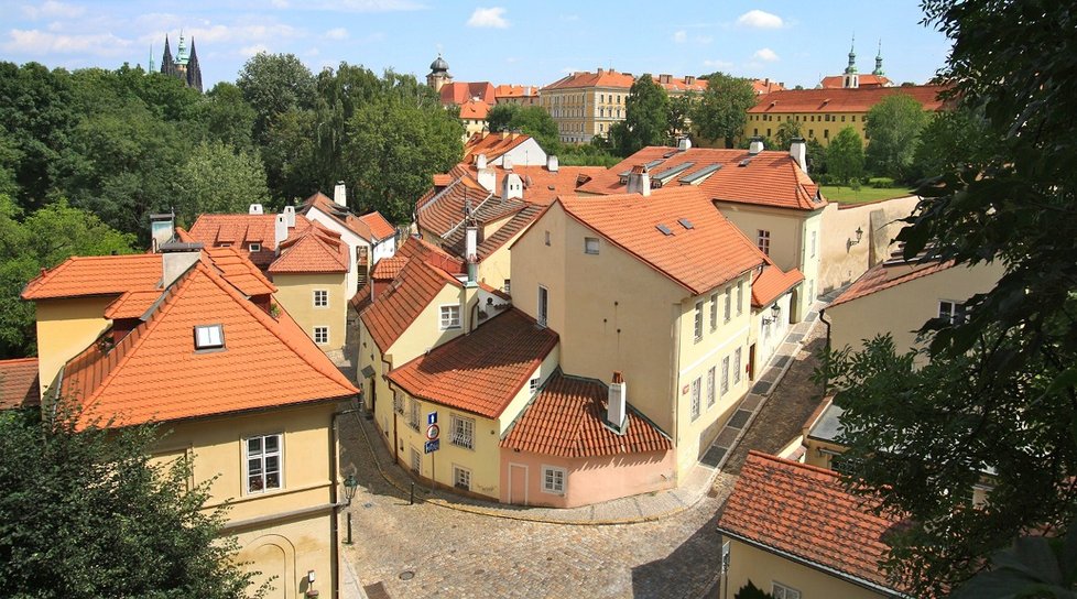 V létě je Nový Svět obklopen zelení. Opravdu je v centru hlavního města.