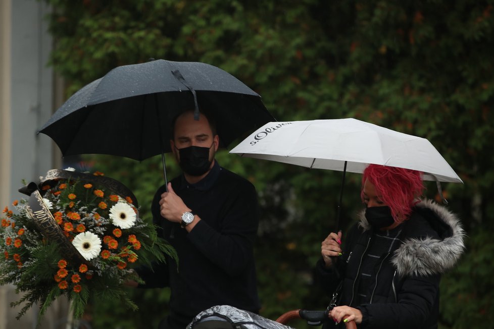 Pohřeb herečky Jany Andresíkové (†79) v Mělnickém Chloumku.