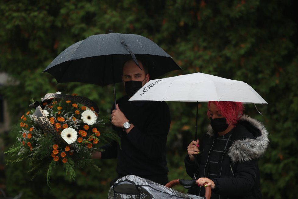 Pohřeb herečky Jany Andresíkové (†79) v Mělnickém Chloumku.