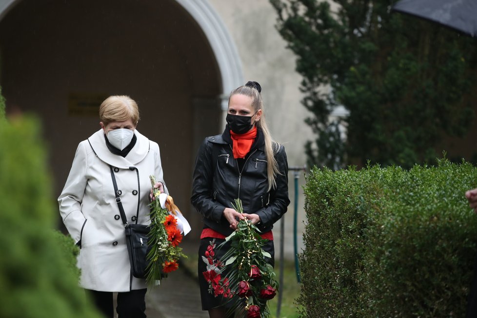 Pohřeb herečky Jany Andresíkové (†79) v Mělnickém Chloumku.
