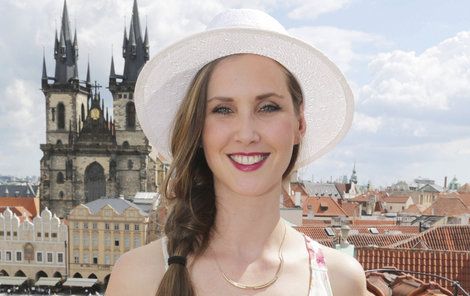 Jana Bernášková má nádherné vlasy i krásnou pleť.