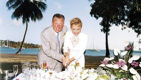 Miroslav Macek si vzal Janu Blochovou 21. března 2001 na ostrově Grenada.