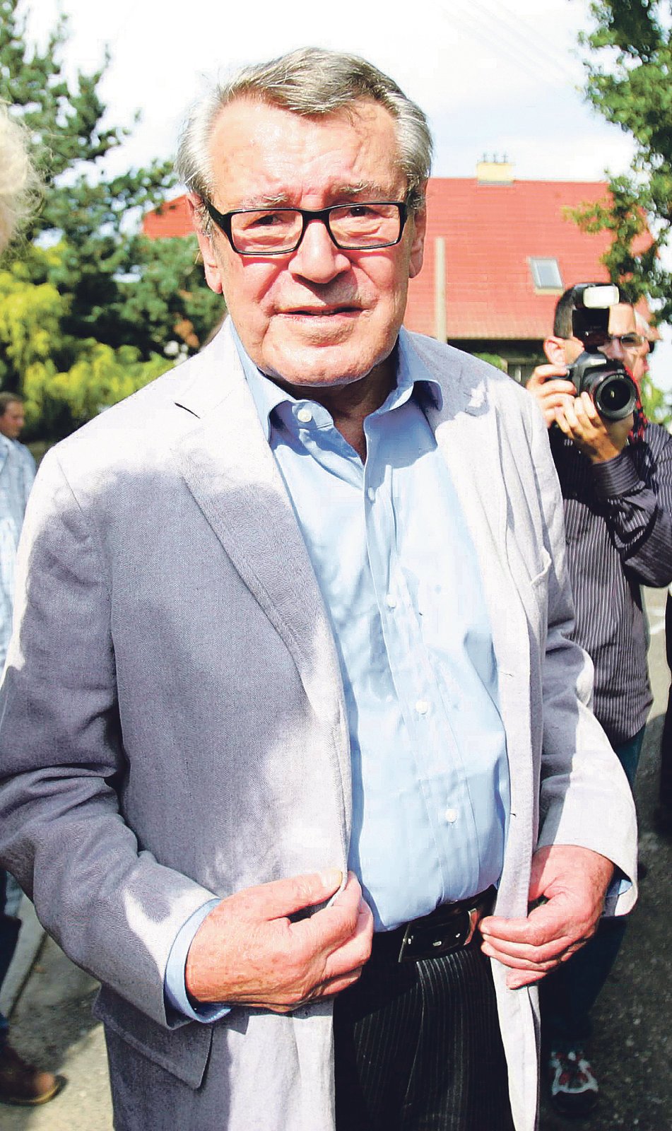 Miloš Forman se už také přes »kukaččí hnízdo« nedostane, jeho zdravotní stav není vůbec dobrý.