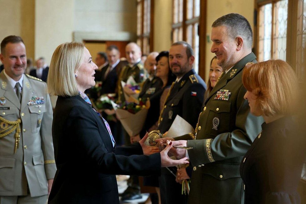 Jana Černochová (ODS) během jmenování generálů na Hradě (28.10.2025) Jana Černochová (ODS) během jmenování generálů na Hradě (28.10.2025)