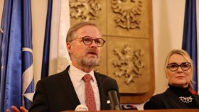 Předseda vlády Petr Fiala a ministryně obrany Jana Černochová
