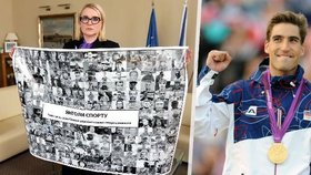 Ministryně Černochová s plakátem zabitých či pohřešvaných ukrajinských sportovců a pětbojař David Svoboda