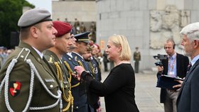 Ministryně obrany Jana Černochová na Dni ozbrojených sil. (30.6.2023)