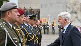 Ministryně obrany Jana Černochová a prezident Petr Pavel na Dni ozbrojených sil. (30. 6. 2023)