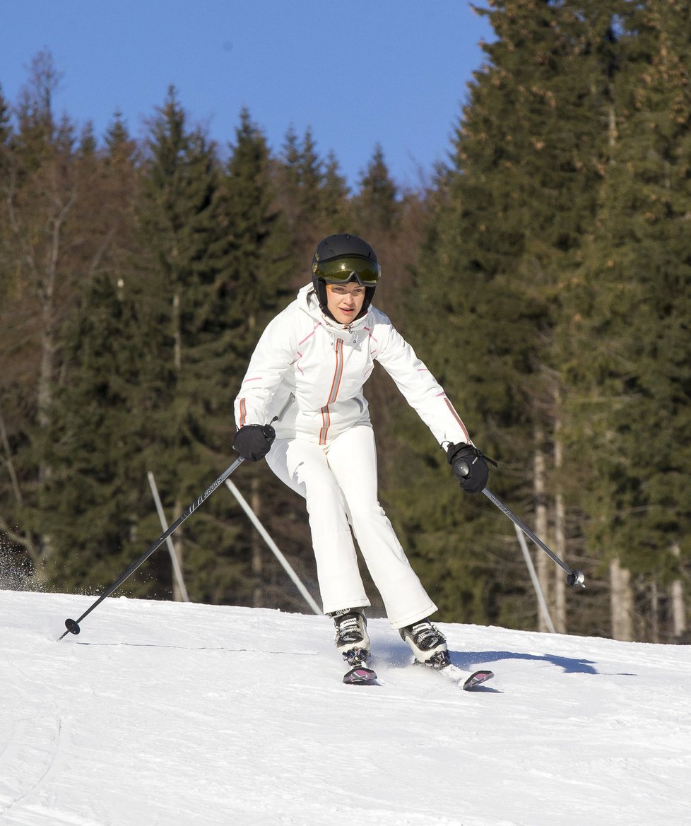 Sokolová nezáří díky vybavení, ale lyžařskému stylu.