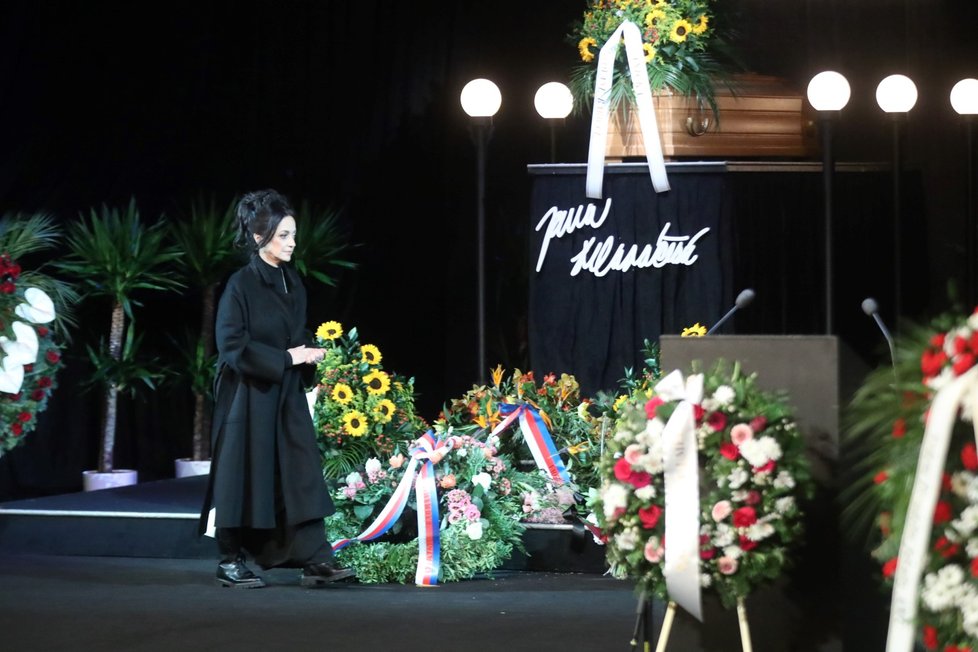 Pohřeb Jany Hlaváčové - Lucie Bílá