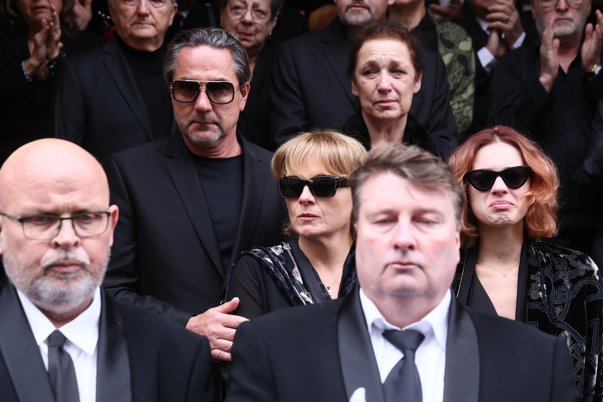 Pohřeb Jany Hlaváčové - Martin Trnavský, Bára Munzarová a Anna Dvořáková