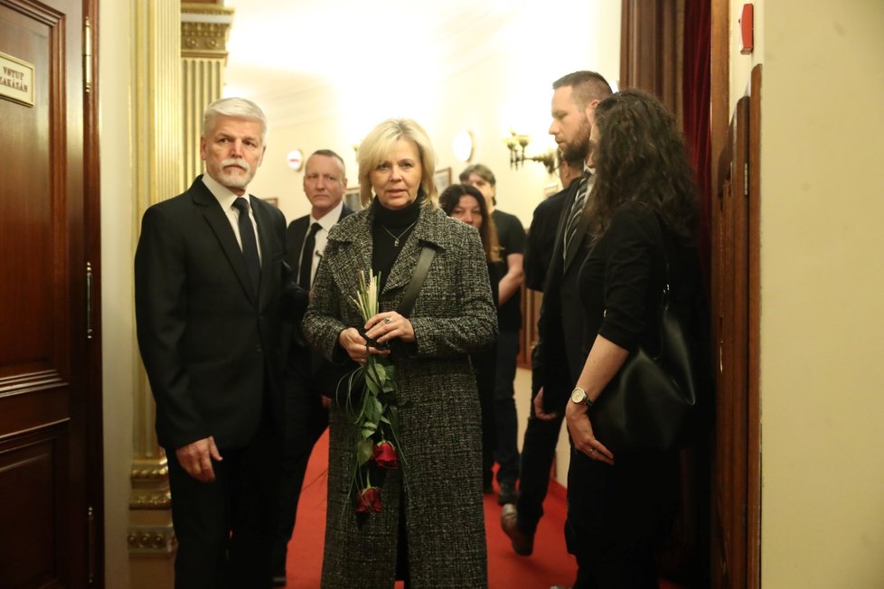 Pohřeb Jany Hlaváčové - prezident Petr Pavel s manželkou