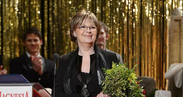 2013: Jana Hlaváčová při přebírání Ceny Thálie za celoživotní jevištní mistrovství