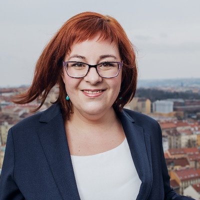 Jana Koláříková, vedoucí personálního odboru Pirátů a členka strany. V roce 2019 kandidovala také do Evropského parlamentu