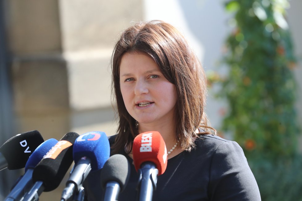 Jana Maláčová coby kandidátka na ministryni práce a sociálních věcí po setkání s prezidentem Zemanem v Lánech (24. 7. 2018)