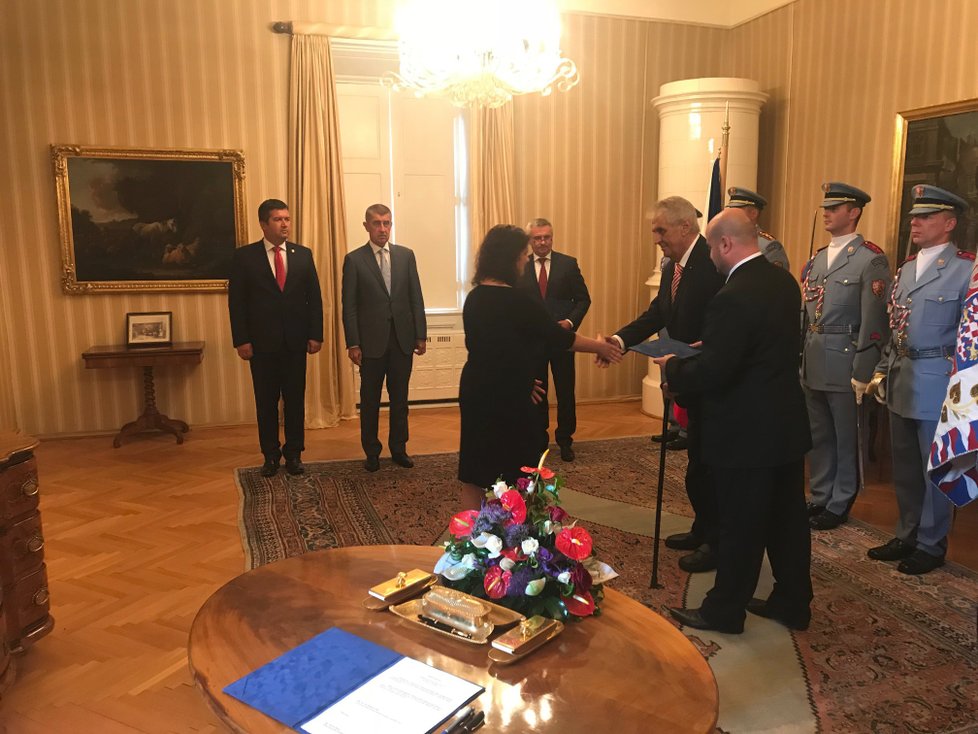 Janu Maláčovou (ČSSD) jmenoval prezident Zeman ministryní nezvykle v Lánech (30.7.2018).