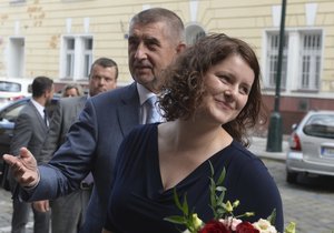 Ministryně práce a sociálních věcí Jana Maláčová (ČSSD) s premiérem Andrejem Babišem (ANO)