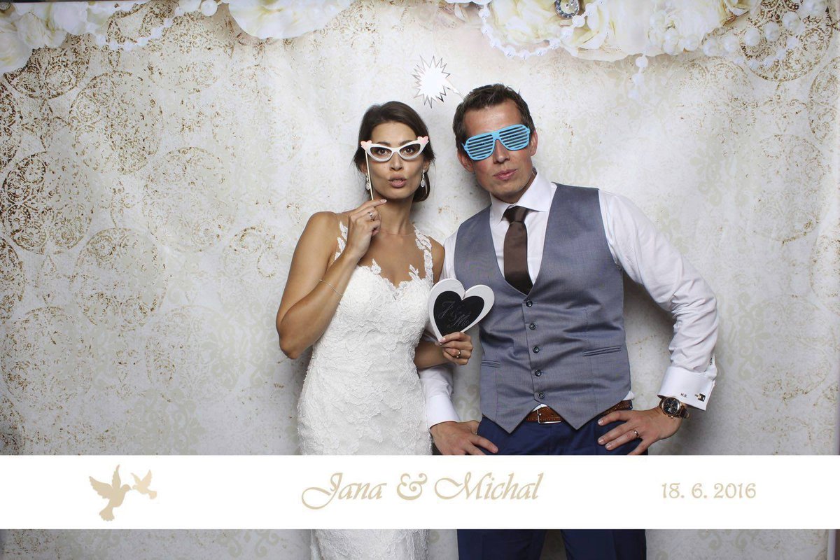 Novomanželé a svatebčané si užili ve fotobudce Youbox