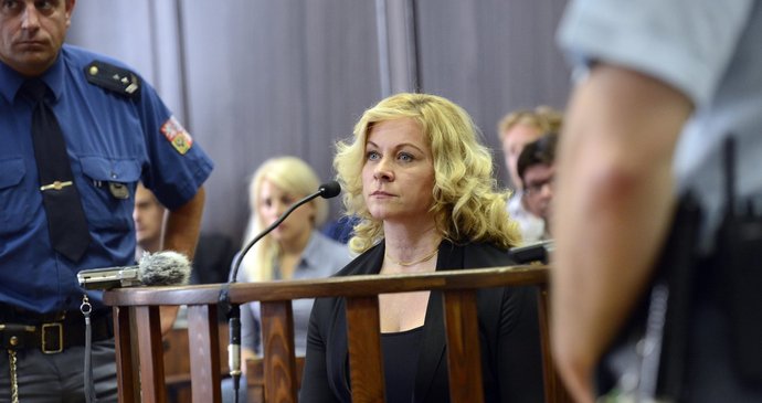 Jana nagyová u soudu kvůli zveřejnění výše svých odměn požádala o to, zda by mohla sedět