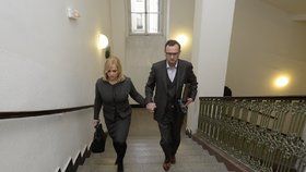 Soud s Janou Nečasovou: Manželé Nečasovi přichází k Obvodnímu soudu pro Prahu 1 (20. 11. 2014).