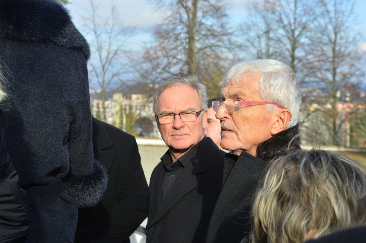 Pohřeb Jany Novotné zaplnil obřadní síň krematoria v Brně do posledního místečka.