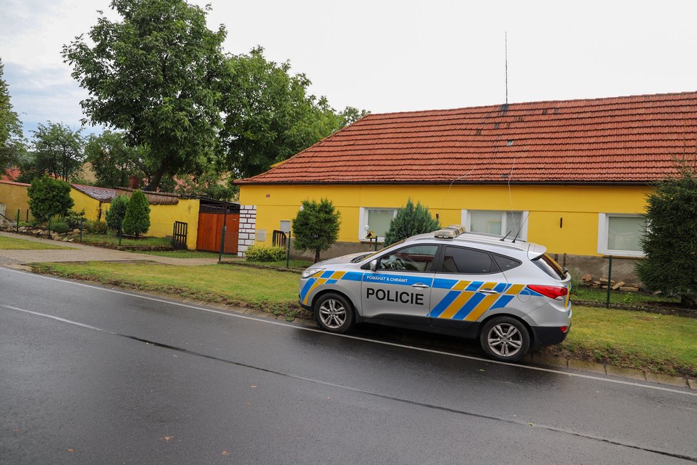 Policisté opět prohledávali okolí domu, kde žila s manželem Jana Paurová.