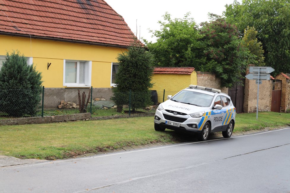 Policisté opět prohledávali okolí domu, kde žila s manželem Jana Paurová