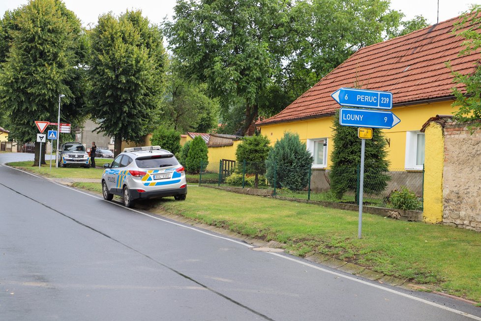 Policisté opět prohledávali okolí domu, kde žila s manželem Jana Paurová.