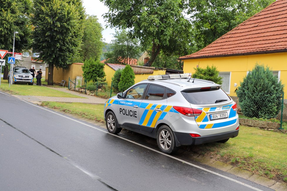 Policisté opět prohledávali okolí domu, kde žila s manželem Jana Paurová