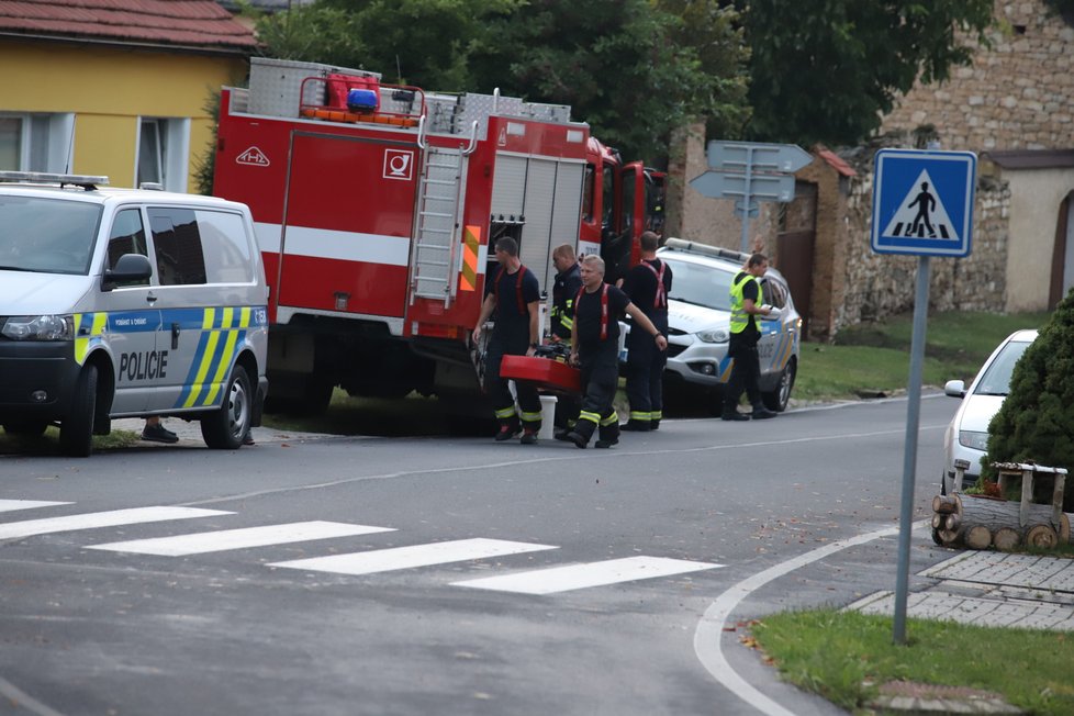 Policisté opět prohledávali okolí domu, kde žila s manželem Jana Paurová