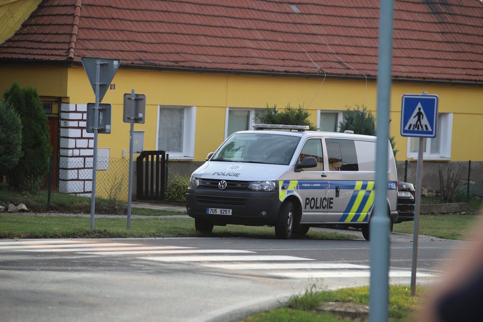 Policisté opět prohledávali okolí domu, kde žila s manželem Jana Paurová