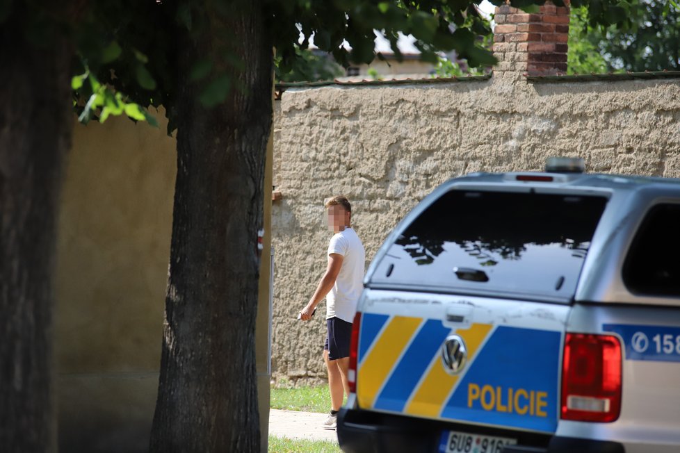 Policie pokračuje ve vyšetřování u domu Paurových.